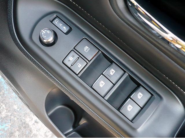 エスクァイア ハイブリッドＧｉ　ブラックテーラード　純正１０型ナビ　地ＤＴＶ　Ｂ＆Ｆカメラ　ＣＤ＆ＤＶＤ　Ｂｌｕｅｔｏｏｔｈ　ＥＴＣ　前後ドラレコ　スマキー　フリップダウンモニター　両側自動ドア　クルコン　レザーシート　ＬＥＤライト　セーフティーセンス（31枚目）