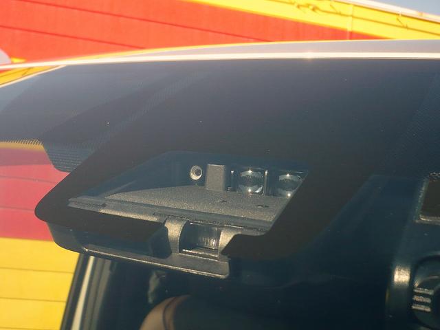 エスクァイア ハイブリッドＧｉ　プレミアムパッケージ　純正９型ナビ　地ＴＶ　Ｂカメラ　ＣＤ＆ＤＶＤ　Ｂｌｕｅｔｏｏｔｈ　ＥＴＣ　デジタルインナーミラー　スマキー　フリップダウンモニター　両側自動ドア　ＨレザーＳ　前席Ｓヒーター　クルコン　ＬＥＤ　衝突軽減（8枚目）