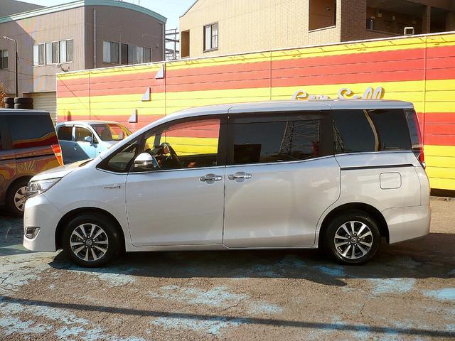 エスクァイア ハイブリッドＧｉ　プレミアムパッケージ　純正９型ナビ　地ＴＶ　Ｂカメラ　ＣＤ＆ＤＶＤ　Ｂｌｕｅｔｏｏｔｈ　ＥＴＣ　デジタルインナーミラー　スマキー　フリップダウンモニター　両側自動ドア　ＨレザーＳ　前席Ｓヒーター　クルコン　ＬＥＤ　衝突軽減（16枚目）