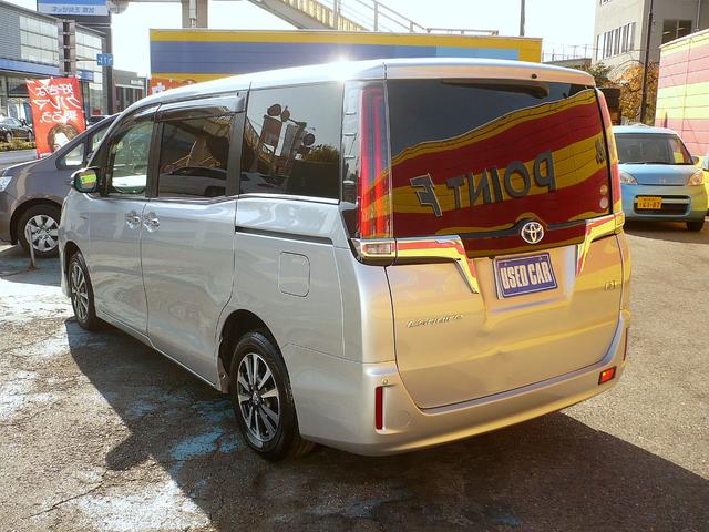 エスクァイア ハイブリッドＧｉ　プレミアムパッケージ　純正９型ナビ　地ＴＶ　Ｂカメラ　ＣＤ＆ＤＶＤ　Ｂｌｕｅｔｏｏｔｈ　ＥＴＣ　デジタルインナーミラー　スマキー　フリップダウンモニター　両側自動ドア　ＨレザーＳ　前席Ｓヒーター　クルコン　ＬＥＤ　衝突軽減（18枚目）