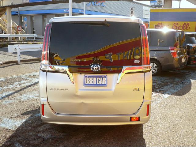 エスクァイア ハイブリッドＧｉ　プレミアムパッケージ　純正９型ナビ　地ＴＶ　Ｂカメラ　ＣＤ＆ＤＶＤ　Ｂｌｕｅｔｏｏｔｈ　ＥＴＣ　デジタルインナーミラー　スマキー　フリップダウンモニター　両側自動ドア　ＨレザーＳ　前席Ｓヒーター　クルコン　ＬＥＤ　衝突軽減（19枚目）