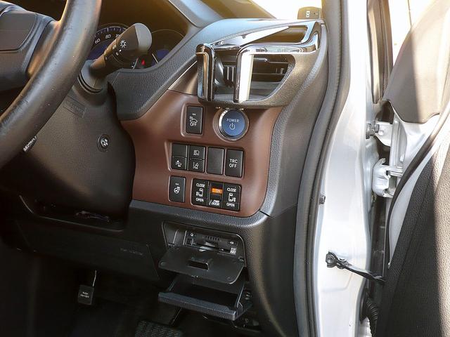 エスクァイア ハイブリッドＧｉ　プレミアムパッケージ　純正９型ナビ　地ＴＶ　Ｂカメラ　ＣＤ＆ＤＶＤ　Ｂｌｕｅｔｏｏｔｈ　ＥＴＣ　デジタルインナーミラー　スマキー　フリップダウンモニター　両側自動ドア　ＨレザーＳ　前席Ｓヒーター　クルコン　ＬＥＤ　衝突軽減（25枚目）