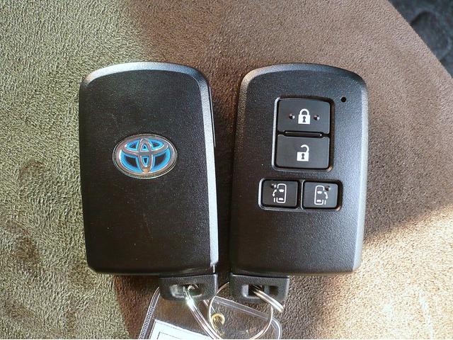 エスクァイア ハイブリッドＧｉ　プレミアムパッケージ　純正９型ナビ　地ＴＶ　Ｂカメラ　ＣＤ＆ＤＶＤ　Ｂｌｕｅｔｏｏｔｈ　ＥＴＣ　デジタルインナーミラー　スマキー　フリップダウンモニター　両側自動ドア　ＨレザーＳ　前席Ｓヒーター　クルコン　ＬＥＤ　衝突軽減（27枚目）