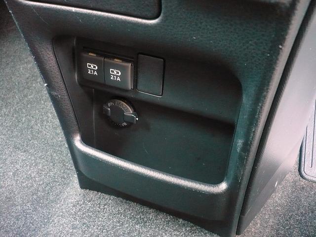 エスクァイア ハイブリッドＧｉ　プレミアムパッケージ　純正９型ナビ　地ＴＶ　Ｂカメラ　ＣＤ＆ＤＶＤ　Ｂｌｕｅｔｏｏｔｈ　ＥＴＣ　デジタルインナーミラー　スマキー　フリップダウンモニター　両側自動ドア　ＨレザーＳ　前席Ｓヒーター　クルコン　ＬＥＤ　衝突軽減（50枚目）