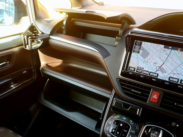 エスクァイア ハイブリッドＧｉ　プレミアムパッケージ　純正９型ナビ　地ＴＶ　Ｂカメラ　ＣＤ＆ＤＶＤ　Ｂｌｕｅｔｏｏｔｈ　ＥＴＣ　デジタルインナーミラー　スマキー　フリップダウンモニター　両側自動ドア　ＨレザーＳ　前席Ｓヒーター　クルコン　ＬＥＤ　衝突軽減（52枚目）