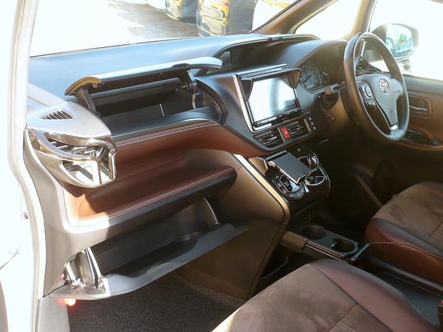 エスクァイア ハイブリッドＧｉ　プレミアムパッケージ　純正９型ナビ　地ＴＶ　Ｂカメラ　ＣＤ＆ＤＶＤ　Ｂｌｕｅｔｏｏｔｈ　ＥＴＣ　デジタルインナーミラー　スマキー　フリップダウンモニター　両側自動ドア　ＨレザーＳ　前席Ｓヒーター　クルコン　ＬＥＤ　衝突軽減（53枚目）