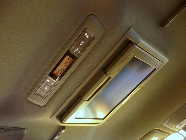 エスクァイア ハイブリッドＧｉ　プレミアムパッケージ　純正９型ナビ　地ＴＶ　Ｂカメラ　ＣＤ＆ＤＶＤ　Ｂｌｕｅｔｏｏｔｈ　ＥＴＣ　デジタルインナーミラー　スマキー　フリップダウンモニター　両側自動ドア　ＨレザーＳ　前席Ｓヒーター　クルコン　ＬＥＤ　衝突軽減（57枚目）