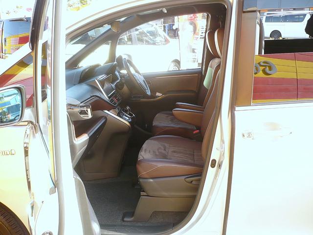 エスクァイア ハイブリッドＧｉ　プレミアムパッケージ　純正９型ナビ　地ＴＶ　Ｂカメラ　ＣＤ＆ＤＶＤ　Ｂｌｕｅｔｏｏｔｈ　ＥＴＣ　デジタルインナーミラー　スマキー　フリップダウンモニター　両側自動ドア　ＨレザーＳ　前席Ｓヒーター　クルコン　ＬＥＤ　衝突軽減（62枚目）