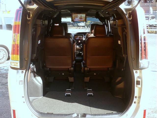 エスクァイア ハイブリッドＧｉ　プレミアムパッケージ　純正９型ナビ　地ＴＶ　Ｂカメラ　ＣＤ＆ＤＶＤ　Ｂｌｕｅｔｏｏｔｈ　ＥＴＣ　デジタルインナーミラー　スマキー　フリップダウンモニター　両側自動ドア　ＨレザーＳ　前席Ｓヒーター　クルコン　ＬＥＤ　衝突軽減（75枚目）