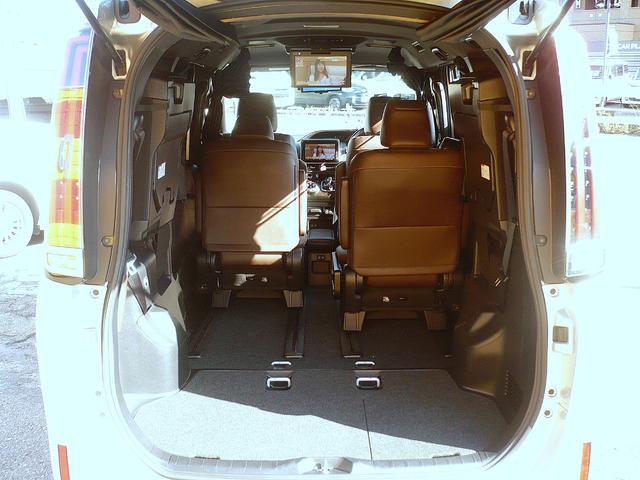 エスクァイア ハイブリッドＧｉ　プレミアムパッケージ　純正９型ナビ　地ＴＶ　Ｂカメラ　ＣＤ＆ＤＶＤ　Ｂｌｕｅｔｏｏｔｈ　ＥＴＣ　デジタルインナーミラー　スマキー　フリップダウンモニター　両側自動ドア　ＨレザーＳ　前席Ｓヒーター　クルコン　ＬＥＤ　衝突軽減（77枚目）