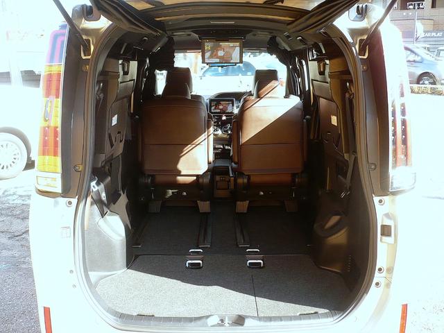 エスクァイア ハイブリッドＧｉ　プレミアムパッケージ　純正９型ナビ　地ＴＶ　Ｂカメラ　ＣＤ＆ＤＶＤ　Ｂｌｕｅｔｏｏｔｈ　ＥＴＣ　デジタルインナーミラー　スマキー　フリップダウンモニター　両側自動ドア　ＨレザーＳ　前席Ｓヒーター　クルコン　ＬＥＤ　衝突軽減（78枚目）