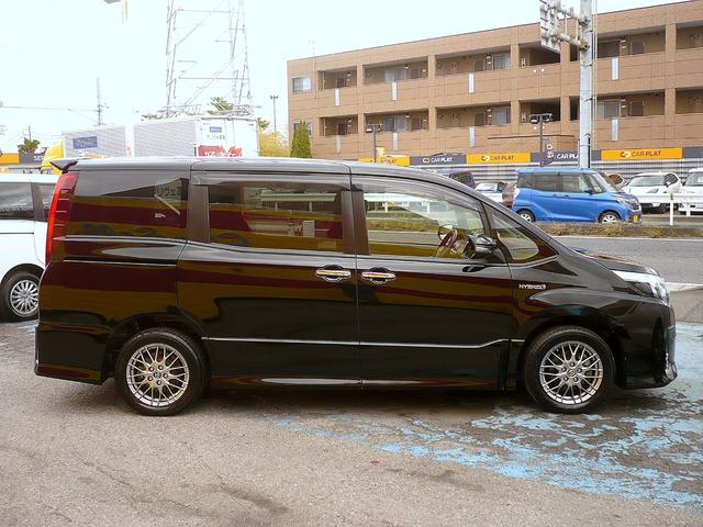 ノア ハイブリッドＳｉ　ダブルバイビー　純正９型ＳＤナビ　地ＴＶ　Ｂカメラ　ＣＤ＆ＤＶＤ　Ｂｌｕｅｔｏｏｔｈ　ＥＴＣ　前後ドラレコ　スマートキー　後席フリップダウンモニター　両側自動ドア　Ｈレザーシート　クルコン　ＬＥＤ　セーフティーセンス（14枚目）