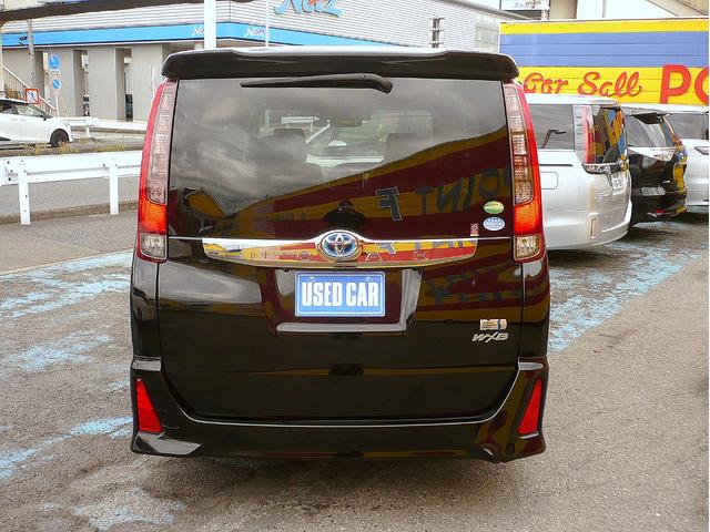 ノア ハイブリッドＳｉ　ダブルバイビー　純正９型ＳＤナビ　地ＴＶ　Ｂカメラ　ＣＤ＆ＤＶＤ　Ｂｌｕｅｔｏｏｔｈ　ＥＴＣ　前後ドラレコ　スマートキー　後席フリップダウンモニター　両側自動ドア　Ｈレザーシート　クルコン　ＬＥＤ　セーフティーセンス（18枚目）