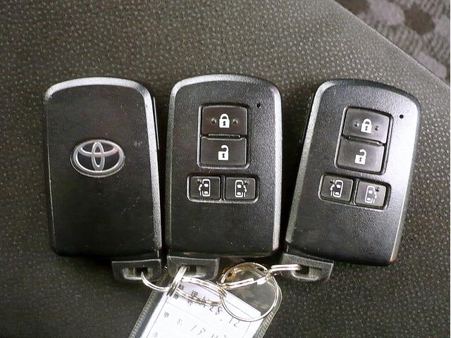 ノア ハイブリッドＳｉ　ダブルバイビー　純正９型ＳＤナビ　地ＴＶ　Ｂカメラ　ＣＤ＆ＤＶＤ　Ｂｌｕｅｔｏｏｔｈ　ＥＴＣ　前後ドラレコ　スマートキー　後席フリップダウンモニター　両側自動ドア　Ｈレザーシート　クルコン　ＬＥＤ　セーフティーセンス（25枚目）