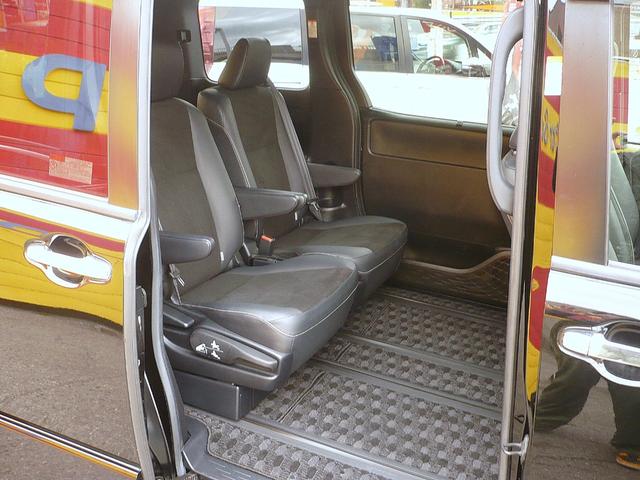 ノア ハイブリッドＳｉ　ダブルバイビー　純正９型ＳＤナビ　地ＴＶ　Ｂカメラ　ＣＤ＆ＤＶＤ　Ｂｌｕｅｔｏｏｔｈ　ＥＴＣ　前後ドラレコ　スマートキー　後席フリップダウンモニター　両側自動ドア　Ｈレザーシート　クルコン　ＬＥＤ　セーフティーセンス（61枚目）