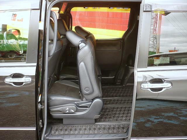 ノア ハイブリッドＳｉ　ダブルバイビー　純正９型ＳＤナビ　地ＴＶ　Ｂカメラ　ＣＤ＆ＤＶＤ　Ｂｌｕｅｔｏｏｔｈ　ＥＴＣ　前後ドラレコ　スマートキー　後席フリップダウンモニター　両側自動ドア　Ｈレザーシート　クルコン　ＬＥＤ　セーフティーセンス（63枚目）