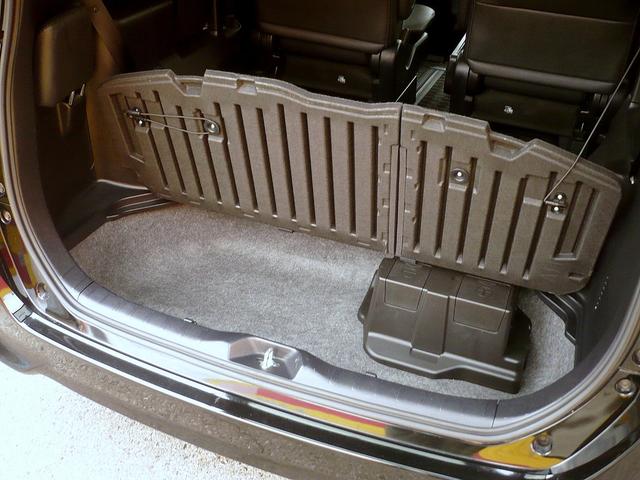 ノア ハイブリッドＳｉ　ダブルバイビー　純正９型ＳＤナビ　地ＴＶ　Ｂカメラ　ＣＤ＆ＤＶＤ　Ｂｌｕｅｔｏｏｔｈ　ＥＴＣ　前後ドラレコ　スマートキー　後席フリップダウンモニター　両側自動ドア　Ｈレザーシート　クルコン　ＬＥＤ　セーフティーセンス（70枚目）