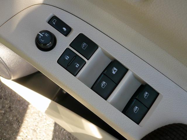 シエンタ ハイブリッドＧ　純正ＳＤナビ　フルセグＴＶ　バックカメラ　ＣＤ＆ＤＶＤ　Ｂｌｕｅｔｏｏｔｈ電話＆音楽　ＥＴＣ　ドラレコ　スマートキー　後席フリップダウンモニター　両側自動ドア　ＬＥＤヘッドライト　衝突軽減ブレーキ（29枚目）