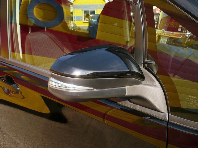 ヴォクシー ハイブリッドＸ　純正ＳＤナビ　フルセグＴＶ　バックカメラ　ＣＤ＆ＤＶＤ　Ｂｌｕｅｔｏｏｔｈ電話＆音楽　ＥＴＣ　ドラレコ　スマートキー　純正フリップダウンモニター　片側パワースライドドア　ＬＥＤヘッドライト（7枚目）