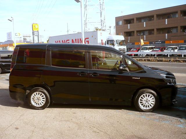 ヴォクシー ハイブリッドＸ　純正ＳＤナビ　フルセグＴＶ　バックカメラ　ＣＤ＆ＤＶＤ　Ｂｌｕｅｔｏｏｔｈ電話＆音楽　ＥＴＣ　ドラレコ　スマートキー　純正フリップダウンモニター　片側パワースライドドア　ＬＥＤヘッドライト（12枚目）