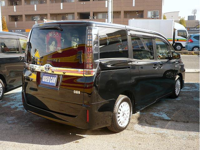 ヴォクシー ハイブリッドＸ　純正ＳＤナビ　フルセグＴＶ　バックカメラ　ＣＤ＆ＤＶＤ　Ｂｌｕｅｔｏｏｔｈ電話＆音楽　ＥＴＣ　ドラレコ　スマートキー　純正フリップダウンモニター　片側パワースライドドア　ＬＥＤヘッドライト（14枚目）