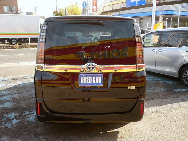 ヴォクシー ハイブリッドＸ　純正ＳＤナビ　フルセグＴＶ　バックカメラ　ＣＤ＆ＤＶＤ　Ｂｌｕｅｔｏｏｔｈ電話＆音楽　ＥＴＣ　ドラレコ　スマートキー　純正フリップダウンモニター　片側パワースライドドア　ＬＥＤヘッドライト（16枚目）