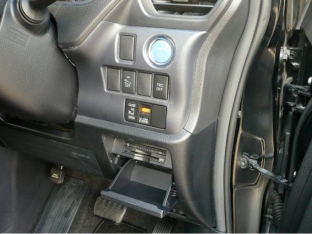 ヴォクシー ハイブリッドＸ　純正ＳＤナビ　フルセグＴＶ　バックカメラ　ＣＤ＆ＤＶＤ　Ｂｌｕｅｔｏｏｔｈ電話＆音楽　ＥＴＣ　ドラレコ　スマートキー　純正フリップダウンモニター　片側パワースライドドア　ＬＥＤヘッドライト（21枚目）