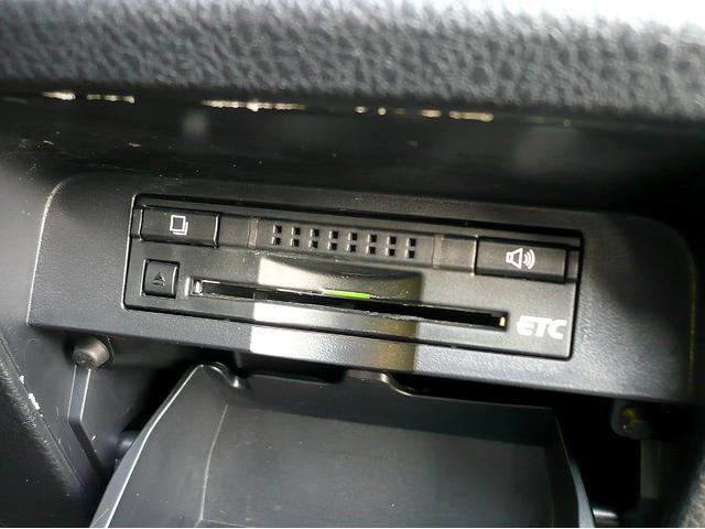 ヴォクシー ハイブリッドＸ　純正ＳＤナビ　フルセグＴＶ　バックカメラ　ＣＤ＆ＤＶＤ　Ｂｌｕｅｔｏｏｔｈ電話＆音楽　ＥＴＣ　ドラレコ　スマートキー　純正フリップダウンモニター　片側パワースライドドア　ＬＥＤヘッドライト（25枚目）