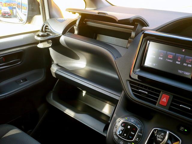 ヴォクシー ハイブリッドＸ　純正ＳＤナビ　フルセグＴＶ　バックカメラ　ＣＤ＆ＤＶＤ　Ｂｌｕｅｔｏｏｔｈ電話＆音楽　ＥＴＣ　ドラレコ　スマートキー　純正フリップダウンモニター　片側パワースライドドア　ＬＥＤヘッドライト（41枚目）