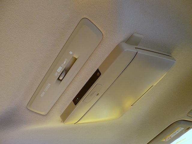 ヴォクシー ハイブリッドＸ　純正ＳＤナビ　フルセグＴＶ　バックカメラ　ＣＤ＆ＤＶＤ　Ｂｌｕｅｔｏｏｔｈ電話＆音楽　ＥＴＣ　ドラレコ　スマートキー　純正フリップダウンモニター　片側パワースライドドア　ＬＥＤヘッドライト（46枚目）