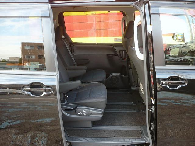 ヴォクシー ハイブリッドＸ　純正ＳＤナビ　フルセグＴＶ　バックカメラ　ＣＤ＆ＤＶＤ　Ｂｌｕｅｔｏｏｔｈ電話＆音楽　ＥＴＣ　ドラレコ　スマートキー　純正フリップダウンモニター　片側パワースライドドア　ＬＥＤヘッドライト（55枚目）