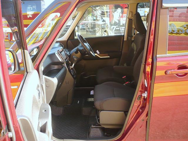 ソリオバンディット ハイブリッドＭＶ　社外メモリーナビ　ワンセグＴＶ　全方位カメラ　ＣＤ＆ＤＶＤ　ＵＳＢ　ＥＴＣ　スマートキー　Ｄ席Ｓヒーター　Ｐシフト　両側自動ドア　レーダークルコン　ＬＥＤライト　リアＣセンサー　衝突軽減　Ｉ－ＳＴＯＰ（56枚目）