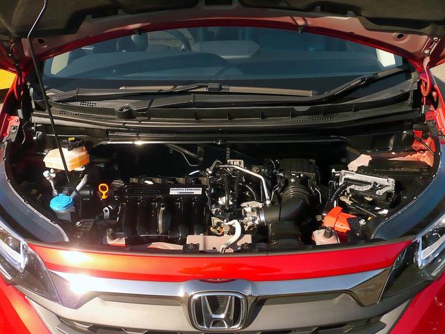 フリード＋ハイブリッド ハイブリッド・クロスターホンダセンシング　純正メモリーナビ　フルセグＴＶ　Ｂカメラ　ＣＤ＆ＤＶＤ　Ｂｌｕｅｔｏｏｔｈ電話＆音楽　ＵＳＢ　ＥＴＣ　スマートキー　Ｈレザーシート　前席Ｓヒーター　両側自動ドア　レーダークルコン　ＬＥＤライト（13枚目）