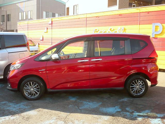フリード＋ハイブリッド ハイブリッド・クロスターホンダセンシング　純正メモリーナビ　フルセグＴＶ　Ｂカメラ　ＣＤ＆ＤＶＤ　Ｂｌｕｅｔｏｏｔｈ電話＆音楽　ＵＳＢ　ＥＴＣ　スマートキー　Ｈレザーシート　前席Ｓヒーター　両側自動ドア　レーダークルコン　ＬＥＤライト（15枚目）