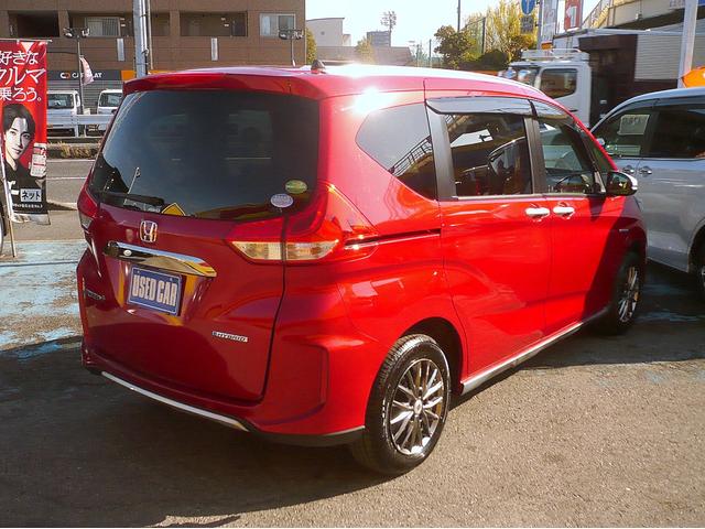 フリード＋ハイブリッド ハイブリッド・クロスターホンダセンシング　純正メモリーナビ　フルセグＴＶ　Ｂカメラ　ＣＤ＆ＤＶＤ　Ｂｌｕｅｔｏｏｔｈ電話＆音楽　ＵＳＢ　ＥＴＣ　スマートキー　Ｈレザーシート　前席Ｓヒーター　両側自動ドア　レーダークルコン　ＬＥＤライト（16枚目）