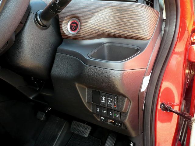 フリード＋ハイブリッド ハイブリッド・クロスターホンダセンシング　純正メモリーナビ　フルセグＴＶ　Ｂカメラ　ＣＤ＆ＤＶＤ　Ｂｌｕｅｔｏｏｔｈ電話＆音楽　ＵＳＢ　ＥＴＣ　スマートキー　Ｈレザーシート　前席Ｓヒーター　両側自動ドア　レーダークルコン　ＬＥＤライト（25枚目）