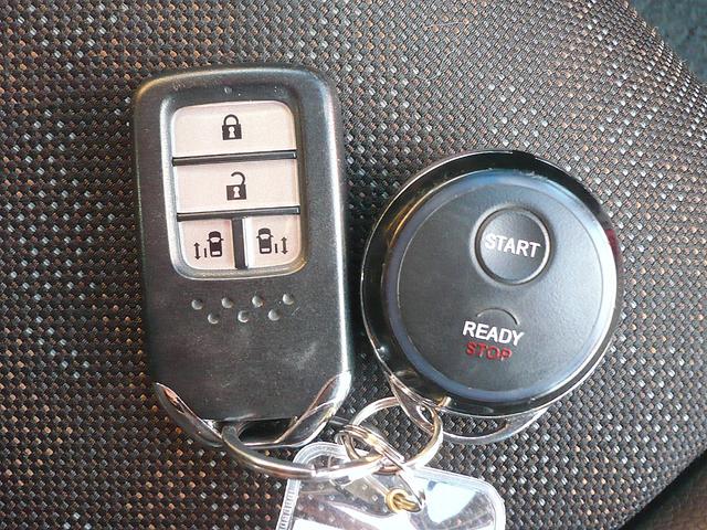 フリード＋ハイブリッド ハイブリッド・クロスターホンダセンシング　純正メモリーナビ　フルセグＴＶ　Ｂカメラ　ＣＤ＆ＤＶＤ　Ｂｌｕｅｔｏｏｔｈ電話＆音楽　ＵＳＢ　ＥＴＣ　スマートキー　Ｈレザーシート　前席Ｓヒーター　両側自動ドア　レーダークルコン　ＬＥＤライト（26枚目）