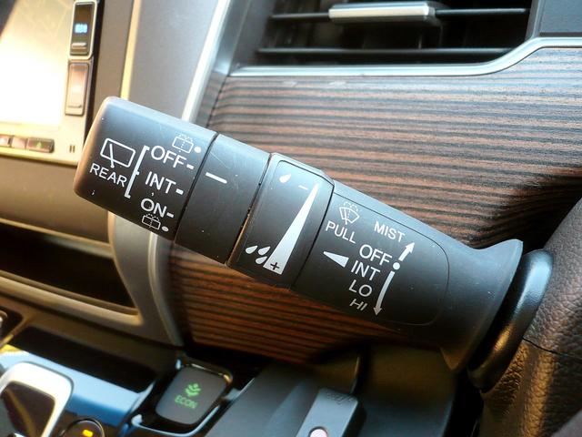 フリード＋ハイブリッド ハイブリッド・クロスターホンダセンシング　純正メモリーナビ　フルセグＴＶ　Ｂカメラ　ＣＤ＆ＤＶＤ　Ｂｌｕｅｔｏｏｔｈ電話＆音楽　ＵＳＢ　ＥＴＣ　スマートキー　Ｈレザーシート　前席Ｓヒーター　両側自動ドア　レーダークルコン　ＬＥＤライト（33枚目）