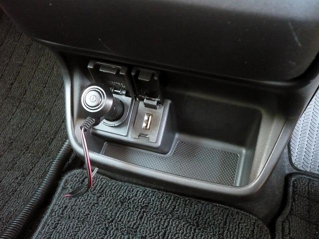 フリード＋ハイブリッド ハイブリッド・クロスターホンダセンシング　純正メモリーナビ　フルセグＴＶ　Ｂカメラ　ＣＤ＆ＤＶＤ　Ｂｌｕｅｔｏｏｔｈ電話＆音楽　ＵＳＢ　ＥＴＣ　スマートキー　Ｈレザーシート　前席Ｓヒーター　両側自動ドア　レーダークルコン　ＬＥＤライト（49枚目）