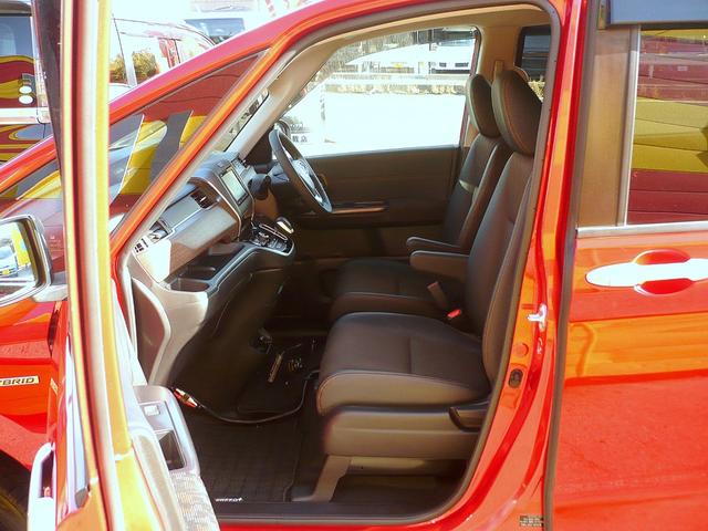 フリード＋ハイブリッド ハイブリッド・クロスターホンダセンシング　純正メモリーナビ　フルセグＴＶ　Ｂカメラ　ＣＤ＆ＤＶＤ　Ｂｌｕｅｔｏｏｔｈ電話＆音楽　ＵＳＢ　ＥＴＣ　スマートキー　Ｈレザーシート　前席Ｓヒーター　両側自動ドア　レーダークルコン　ＬＥＤライト（56枚目）