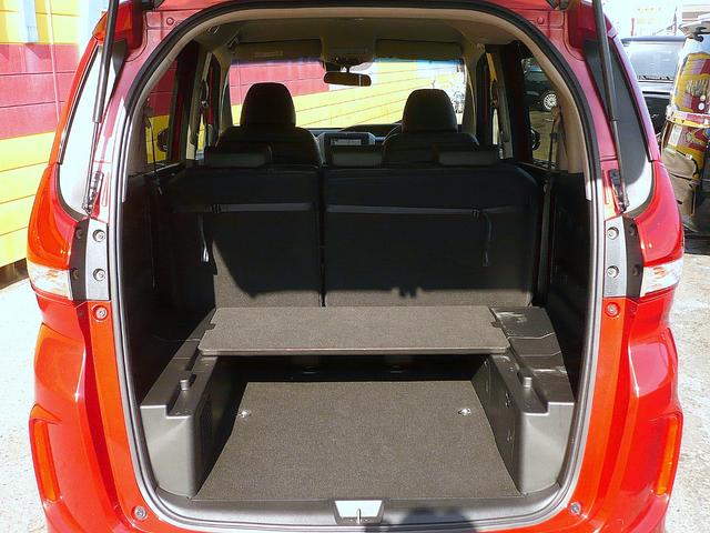 フリード＋ハイブリッド ハイブリッド・クロスターホンダセンシング　純正メモリーナビ　フルセグＴＶ　Ｂカメラ　ＣＤ＆ＤＶＤ　Ｂｌｕｅｔｏｏｔｈ電話＆音楽　ＵＳＢ　ＥＴＣ　スマートキー　Ｈレザーシート　前席Ｓヒーター　両側自動ドア　レーダークルコン　ＬＥＤライト（64枚目）