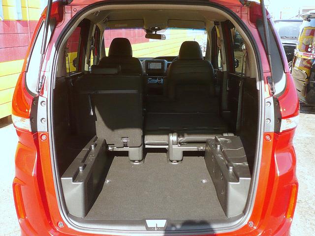 フリード＋ハイブリッド ハイブリッド・クロスターホンダセンシング　純正メモリーナビ　フルセグＴＶ　Ｂカメラ　ＣＤ＆ＤＶＤ　Ｂｌｕｅｔｏｏｔｈ電話＆音楽　ＵＳＢ　ＥＴＣ　スマートキー　Ｈレザーシート　前席Ｓヒーター　両側自動ドア　レーダークルコン　ＬＥＤライト（66枚目）