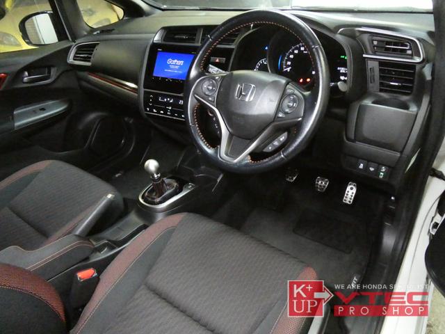フィット RS ホンダセンシング 後期型 6MT 純正ナビ バックカメラ ETC フルセグ USB&Bluetooth接続可 フルノーマル 禁煙車 スマートキー 記録簿(7枚目)