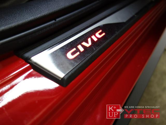 ハッチバック ホンダセンシング 1オーナー 禁煙車 無限フロントリップ 無限バイザー 無限スポーツマット 純正ナビ バックカメラ フルセグ ドラレコ ETC シートヒーター 6速マニュアル 記録簿(12枚目)