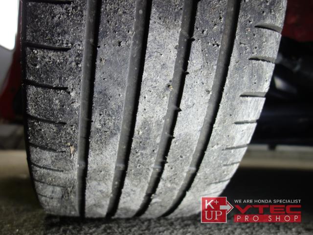 ハッチバック ホンダセンシング 1オーナー 禁煙車 無限フロントリップ 無限バイザー 無限スポーツマット 純正ナビ バックカメラ フルセグ ドラレコ ETC シートヒーター 6速マニュアル 記録簿(18枚目)