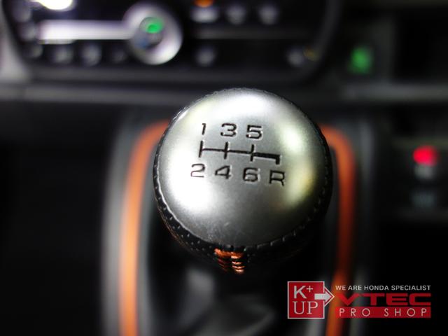 RS ホンダセンシング ナビ装着用スペシャルパッケージ 2トーンカラー 禁煙車 スマートキー LEDヘッドライト 充電用USBジャック シートヒーター 専用15インチアルミ 6速マニュアル 保証書(46枚目)