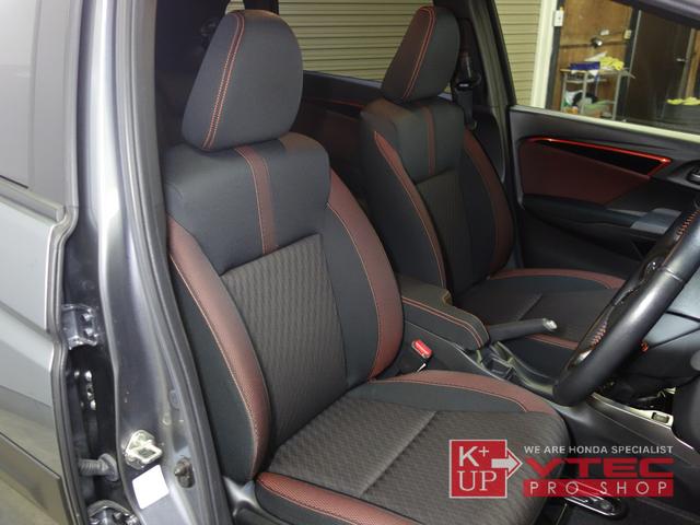RS ホンダセンシング 後期型 1オーナー 禁煙車 純正ナビ フルセグ バックカメラ USB・Bluetooth接続可 ドライブレコーダー ETC 純正ボディサイドモール LEDヘッドライト 記録簿 6MT(9枚目)