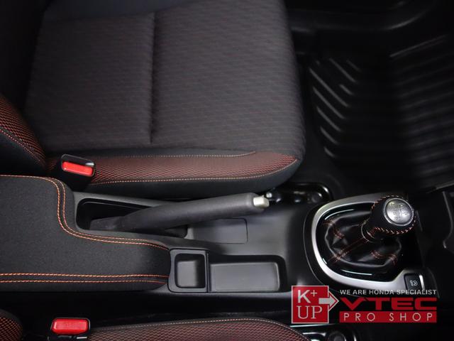 RS ホンダセンシング 後期型 1オーナー 禁煙車 純正ナビ フルセグ バックカメラ USB・Bluetooth接続可 ドライブレコーダー ETC 純正ボディサイドモール LEDヘッドライト 記録簿 6MT(11枚目)