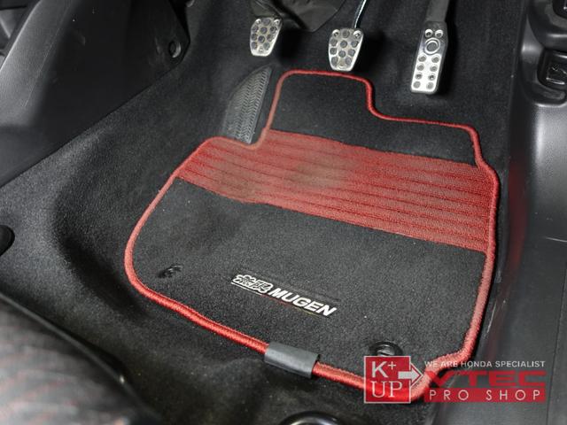 フィット ＲＳ　ホンダセンシング　後期型　無限サスキット　純正ナビ　バックカメラ　フルセグ　ドラレコ　ＥＴＣ　記録簿　１オーナー　禁煙車　無限ドアバイザー・サイドミラー　６ＭＴ（23枚目）