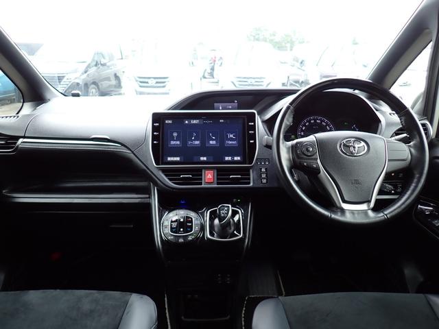 エスクァイア ハイブリッドＧｉプレミアムパッケジブラックテーラード　後期型　純正１０型ナビＴＶ　Ｂｌｕｅｔｏｏｔｈ　フリップダウンＭ　両側自動ドア　スマートキー　レザーシート　シートヒーター　セーフティーセンス　クルコン　ＬＥＤライト　フォグ　純正アルミ　７人乗り（18枚目）